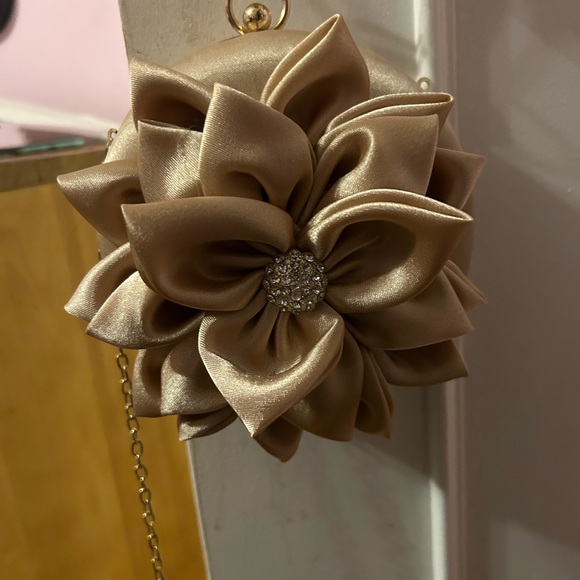 Gold purse! Perfect for that special occasion - Picture 1 of 1